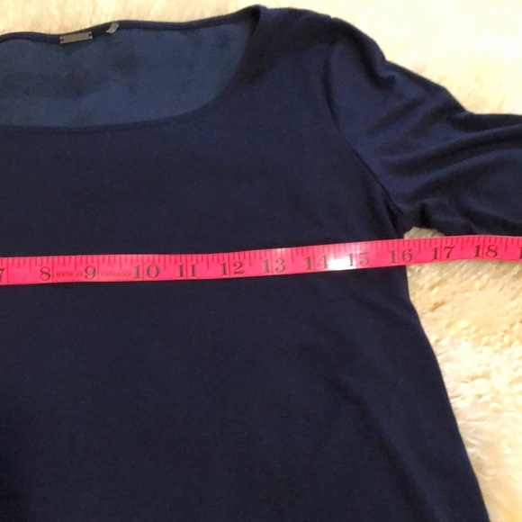 Elie Tahari navy top with gauze back size m - Picture 7 of 9